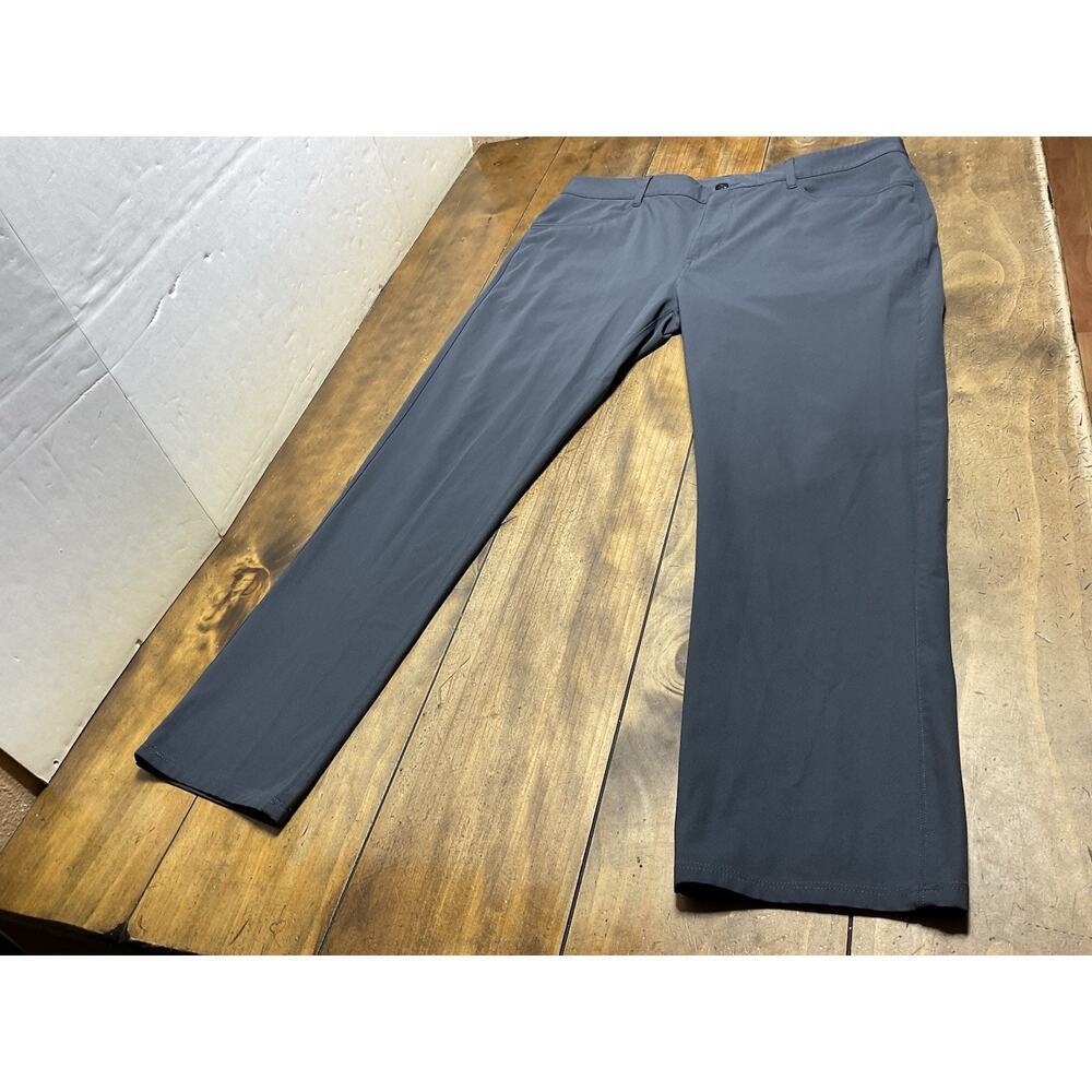 Vuori Meta Men’s Athletic Stretch Slim Fit Performance Gray Pants Size 36 FLAW